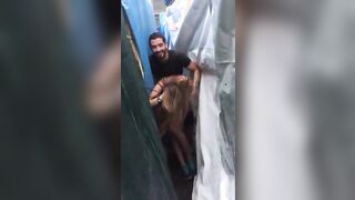 Beccatia scopare all'aperto