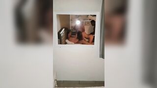 Moglie scopata da due singoli davanti a marito segaiolo