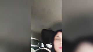 Non lo fare colare che mi sporchi i pantaloni INGOIA TUTTO