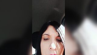 Non lo fare colare che mi sporchi i pantaloni INGOIA TUTTO