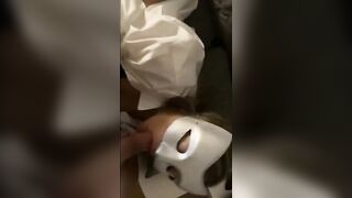 Si sditalina sul divano e poi mi fa un bocchino