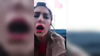 C'è un tipo con la moto veloce sborrami in faccia