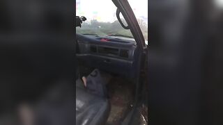 C'è un tipo con la moto veloce sborrami in faccia