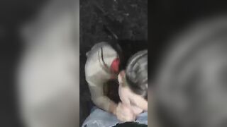 C'è un tipo con la moto veloce sborrami in faccia