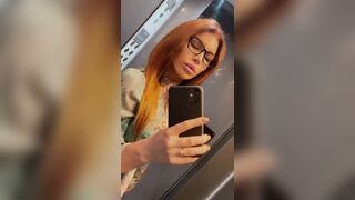 In ascensore capezzoli duri