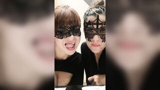 Ragazze italiane fanno le porcelle a cena