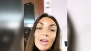 Elettra Lamborghini outfit da troia per uscire