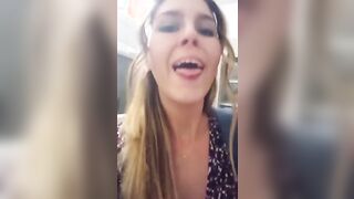 Bresciana zoccola si masturba nel bagno del ristorante