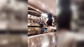 Barista con culo da 10 e lode