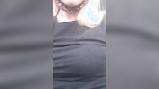 Vuoi che gli faccio un pompino senza occhiali?