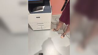 Le piace fare la troia in pubblico