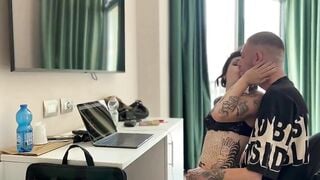 Leccata di fica e pompino fidanzata tatuata