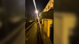 Sveltina all'aperto e pecorina in casa