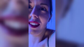 Sensuale strip italiana social