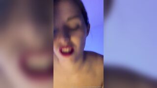 Sensuale strip italiana social
