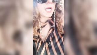 Italiana tettona fa la troia in taxi
