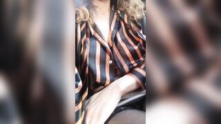 Italiana tettona fa la troia in taxi