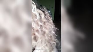 Schizzata sulla faccia e sulle tettone