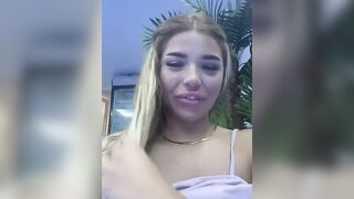 Italiana chiappona fa la zoccola in piscina