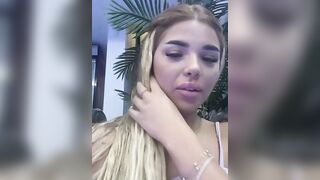 Italiana chiappona fa la zoccola in piscina