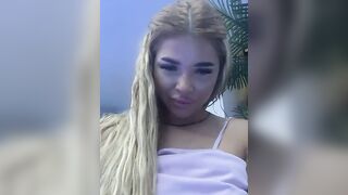 Italiana chiappona fa la zoccola in piscina