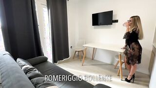 La mamma ci prova con amico di suo figlio