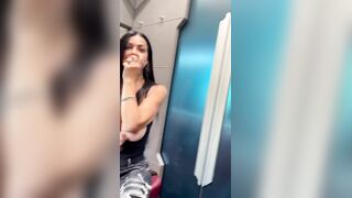 Pompino in treno quasi beccati da controllore