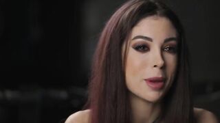Intervista a ragazza italiana inculata in video porno