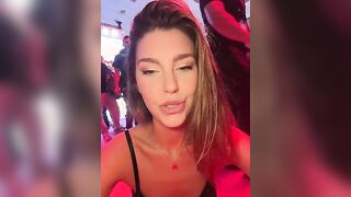 Esibizioniste italiane lesbo alla fiera di Berlino