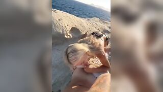 Pompino biondina al mare rischioso