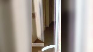Amica tettona mi prende il cazzo in mano