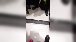 Romana tettona squirta nel camerino del negozio