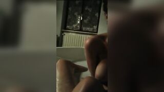 SPEGNI CHE MI IMBARAZZO - Fidanzata segaiola 18 enne