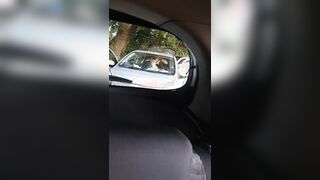 Moglie ripresa in auto che scopa il bull