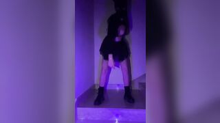 La mia fidanzata mi fa un eccitante spogliarelo