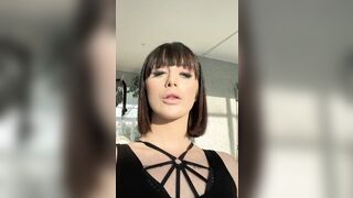 Spiami sotto la gonna