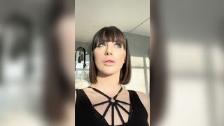 Spiami sotto la gonna