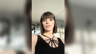 Spiami sotto la gonna