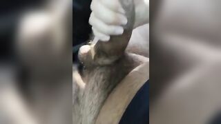 Tettona italiana sega in macchina amico con grosso cazzo