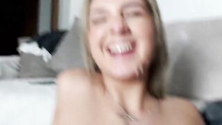 Giulia scopata a pecorina e sborrata in faccia