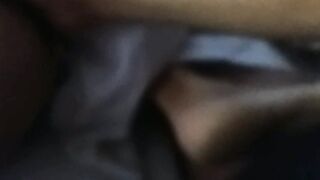 A mia moglie piace farsi toccare cosi