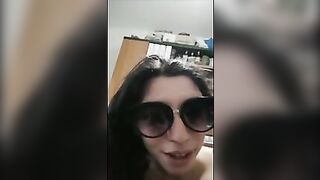 Studentessa italiana pompinara con occhiali