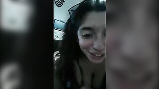 Studentessa italiana pompinara con occhiali