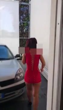 Vuole andare a fare due passi vestita cosi