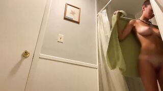 Spy sorella in doccia