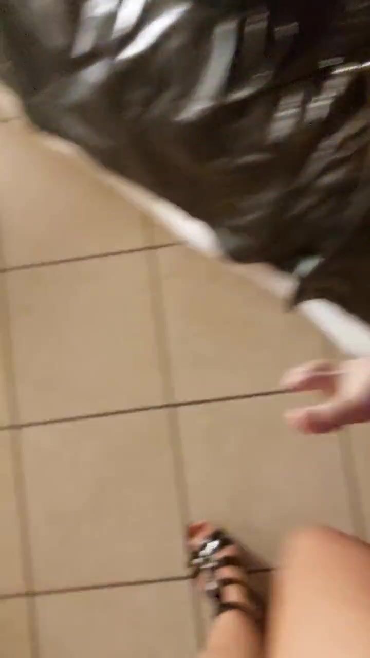 La mia macchina dei pompini in azione con lo schiavo
