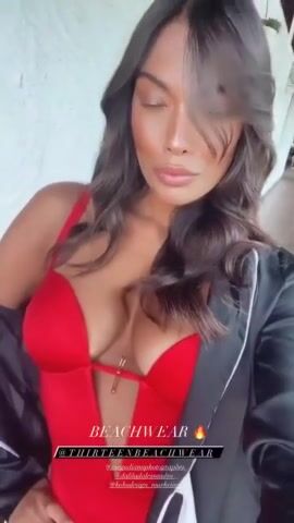 Federica Calemme la professoressa hot dell' Eredità