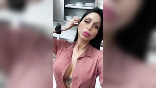 Chi scoperesti tra madre e figlia?