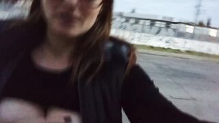 Esibizionismo per strada flash tette