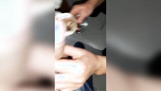 Piscio nel bicchiere e ripulisce la cappella